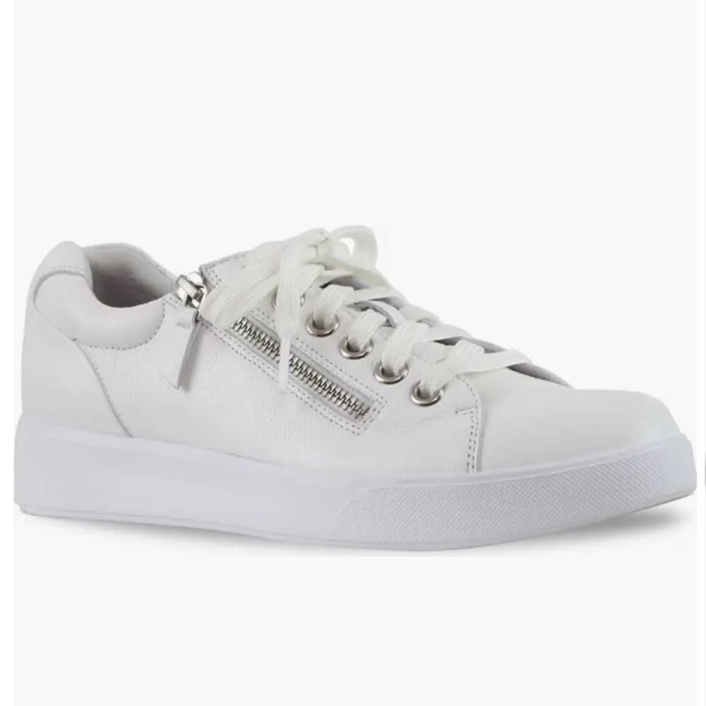 New Munro Tilly Sneaker size 6.5, 9